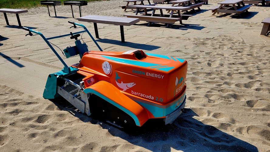 electric beach cleaner, fully electric beach cleaner, Bebot Robot not, Clean Sands, 