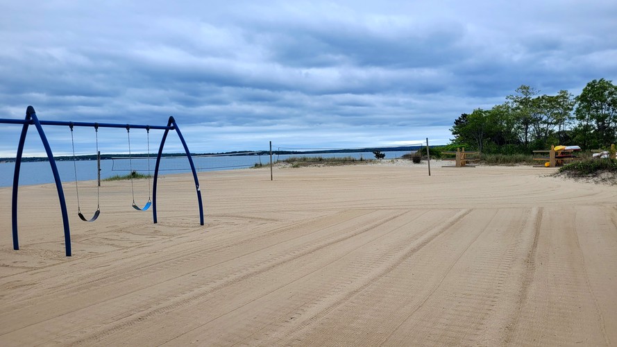 Beach Cleaner, Beach Cleaning Equipment, Beach cleaner compact tractor